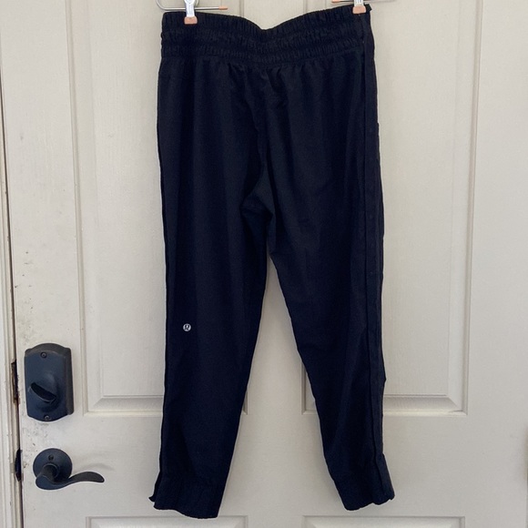 Lululemon Dance Studio Capri Joggers - Picture 4 of 8